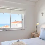 Modern Retreat By The Sea #1951 アパート ラゴス
