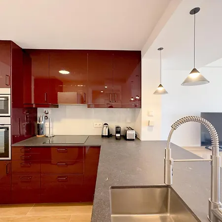 Modern Retreat By The Sea #1951 شقة