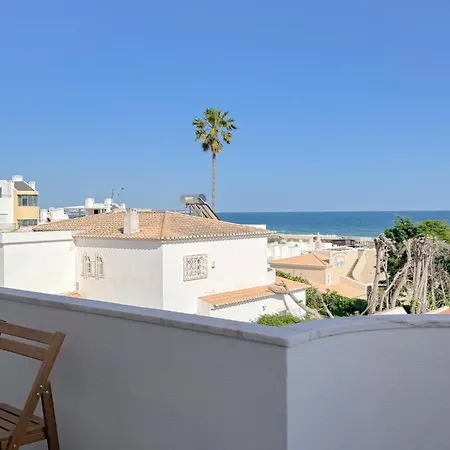 Modern Retreat By The Sea #1951 شقة *
