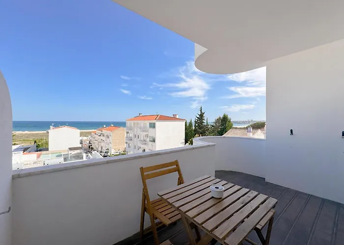 Modern Retreat By The Sea #1951 * 拉哥斯