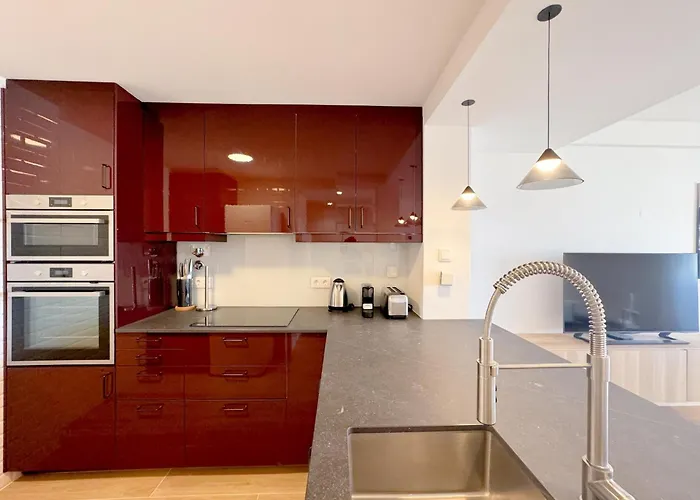 Modern Retreat By The Sea #1951 公寓